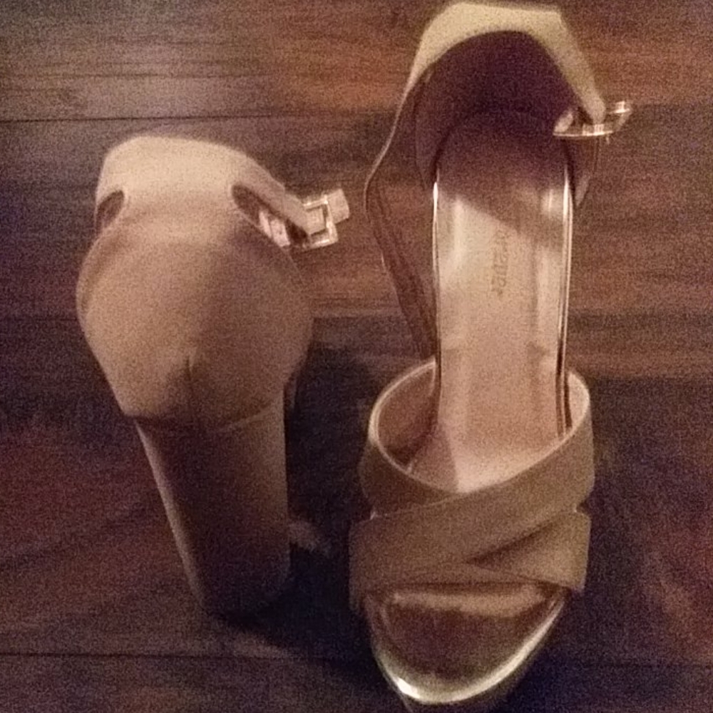 High Heels - Picture 2 of 2